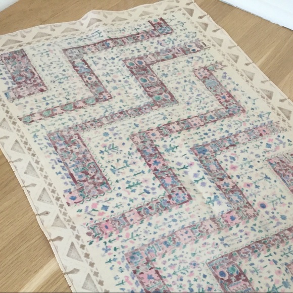 Table Linen Small Runner - Picture 3 of 3